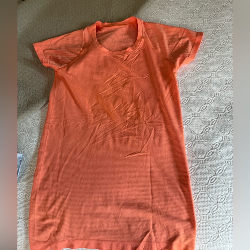 Women’s Lululemon swiftly tech 2.0 short sleeve shirt orange soda size 6